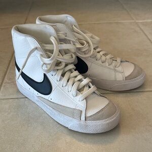 YouthNike White and Black High-Tops Size 4y